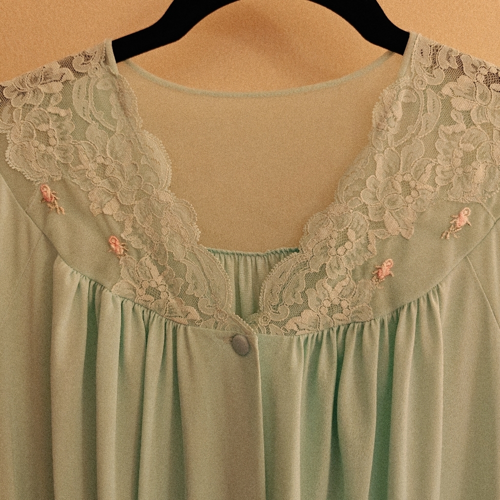 Classic Shadowline Robe, Size M - Picture 2 of 2